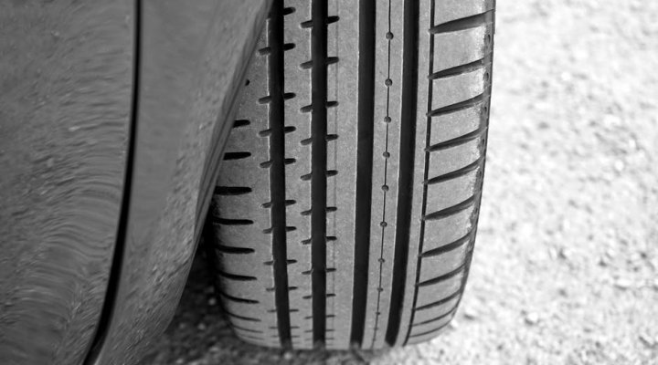Contrôle continu des pneus, les conseils d'entretien automobile de FORD à Lons-le-Saunier