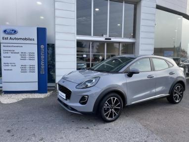 Voir le détail de l'offre de cette FORD Puma 1.0 EcoBoost 125ch mHEV Titanium 6cv de 2021 en vente à partir de 196.79 €  / mois